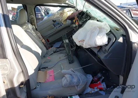 2004 Ford Crown Victoria Lx z USA, uszkodzony, nr VIN 2FAFP74W54X168324